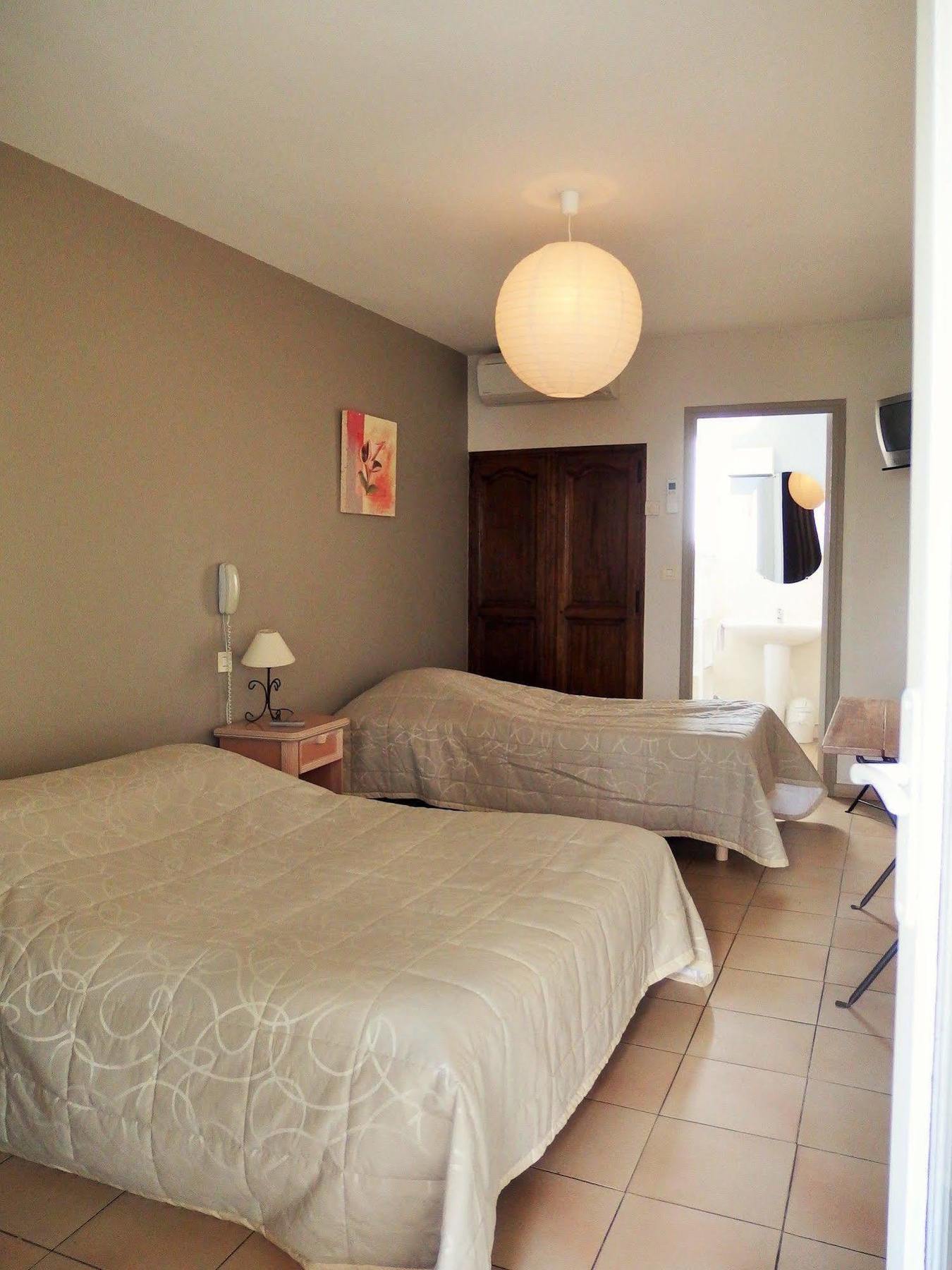 Au Saint Roch - Hotel Et Jardin Avignon Kültér fotó