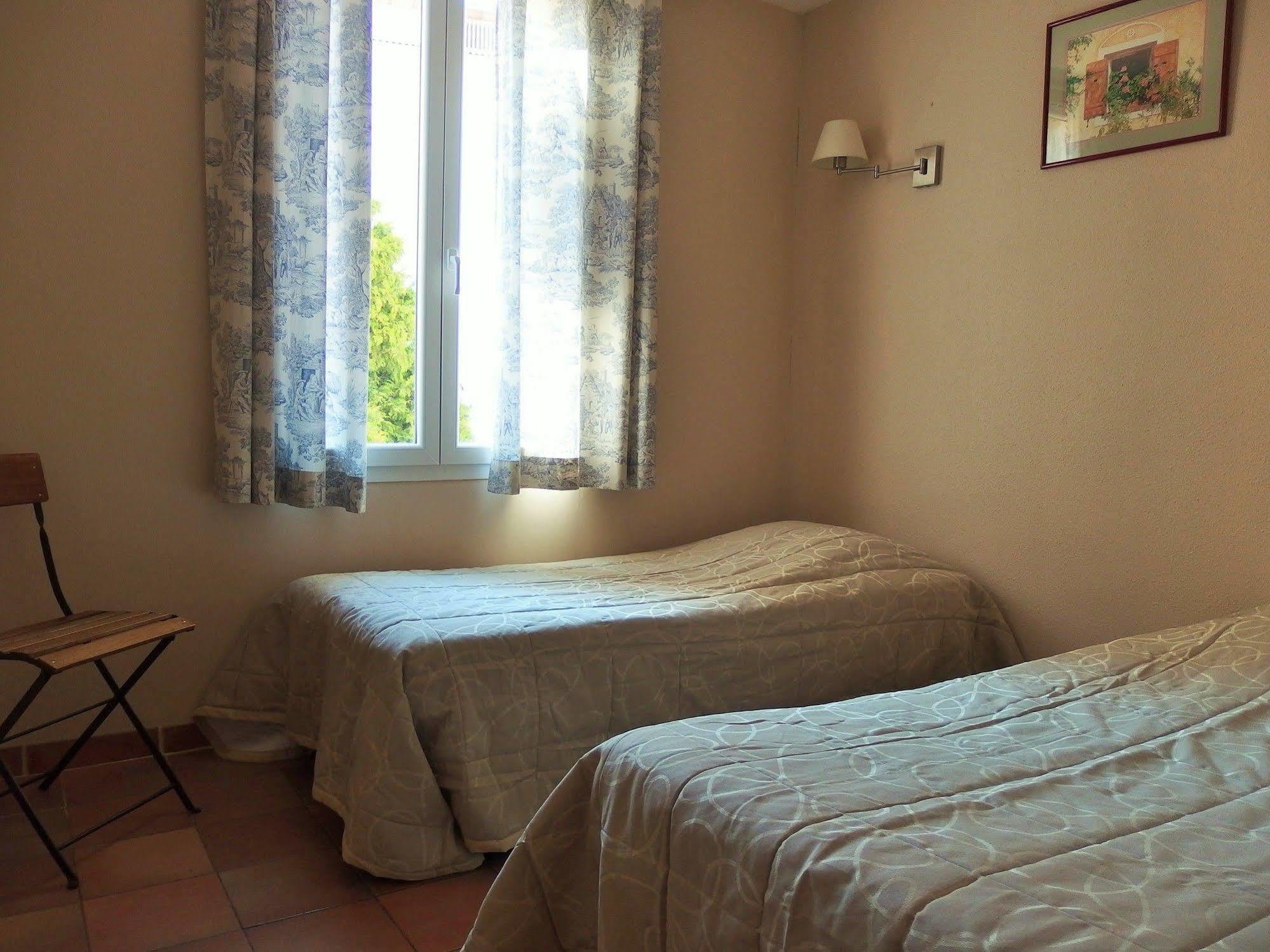 Au Saint Roch - Hotel Et Jardin Avignon Kültér fotó