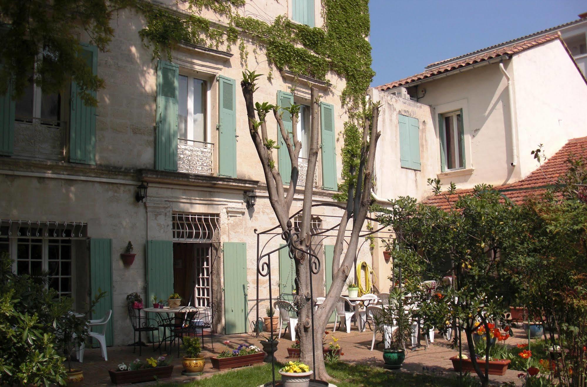 Au Saint Roch - Hotel Et Jardin Avignon Kültér fotó