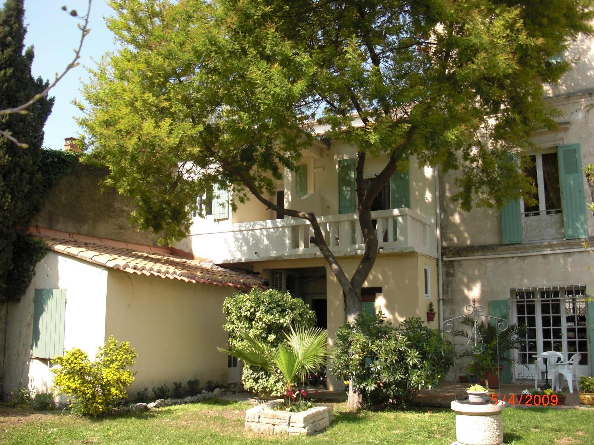 Au Saint Roch - Hotel Et Jardin Avignon Kültér fotó