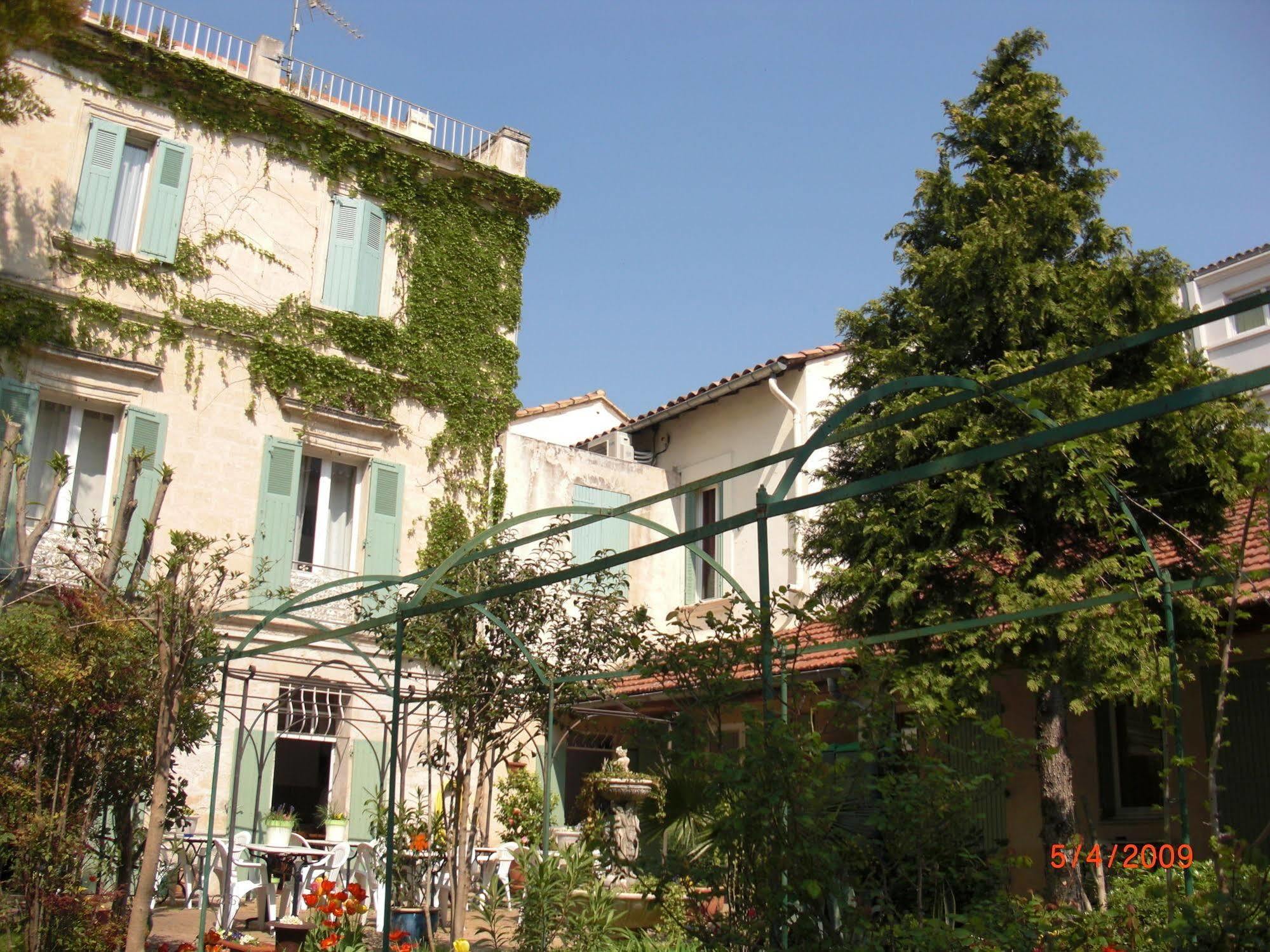 Au Saint Roch - Hotel Et Jardin Avignon Kültér fotó